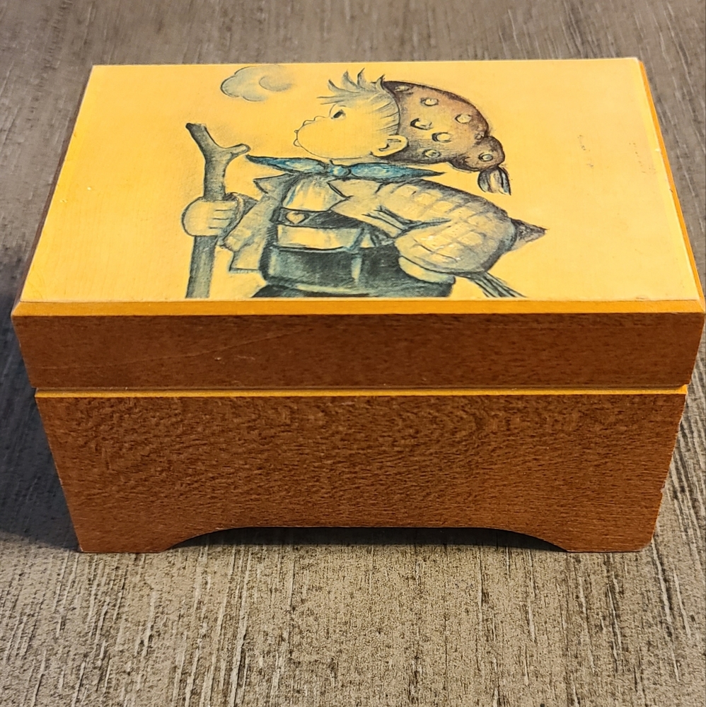 Music Box - Picture 4 of 10
